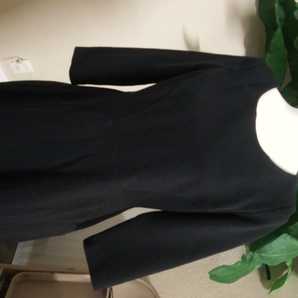 Black dress - Picture 2 of 3